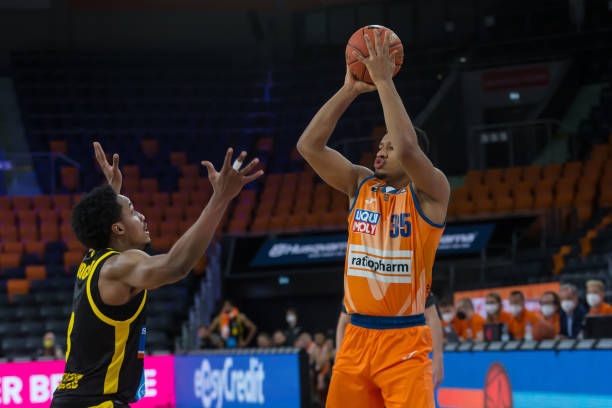 面给球队带 面给球队带